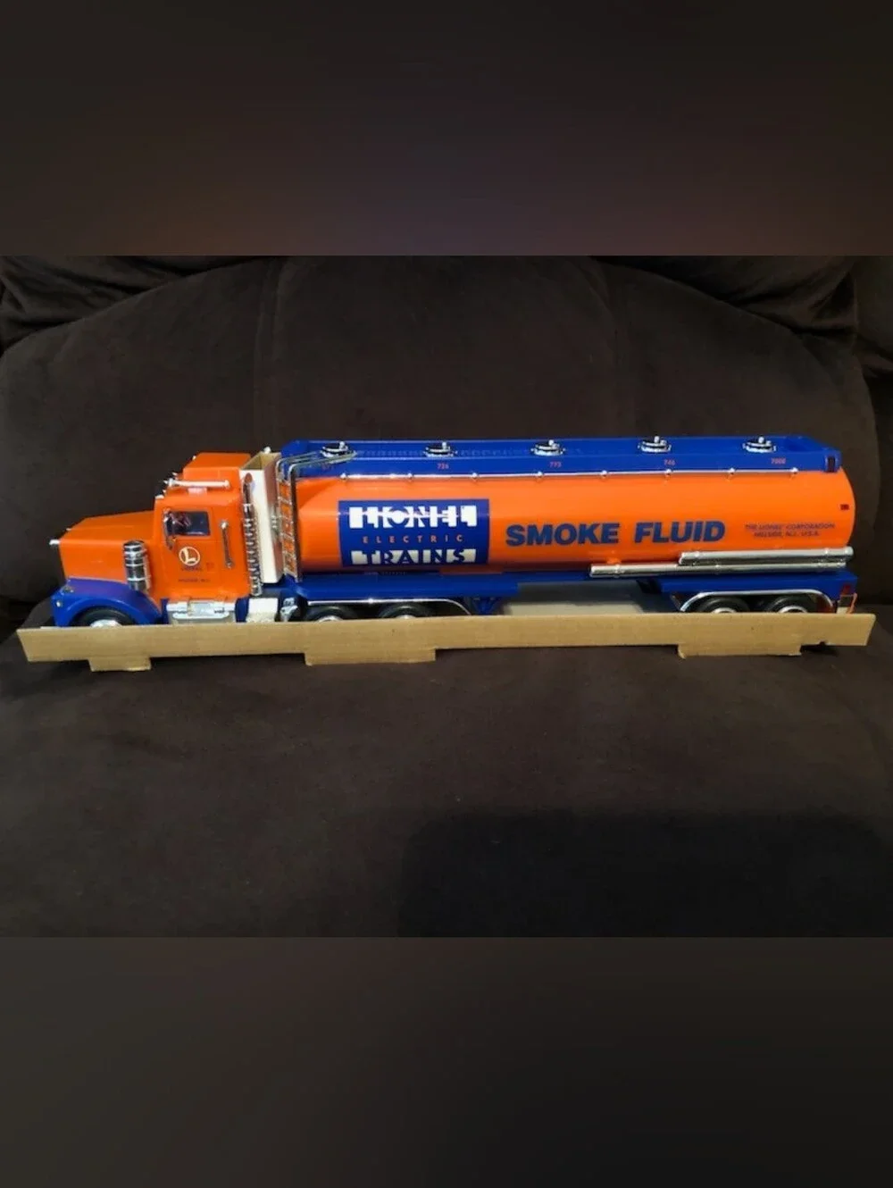 Lionel Smoke Fluid Tanker Truck Toy - New